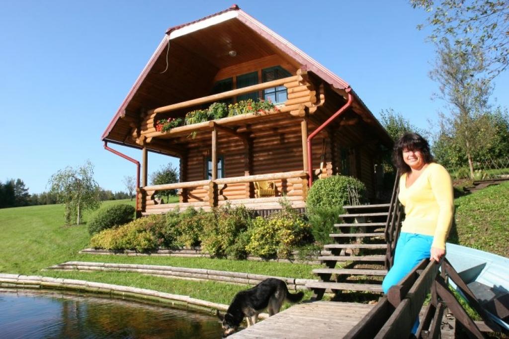 Inga Nagle atzīst, ka viņai dārzs ir sirdslieta, tādēļ tas arī ir izdevies skaists – patīk gan pašiem, gan citiem. Foto: Gatis Bogdanovs 
Autors: Gatis Bogdanovs