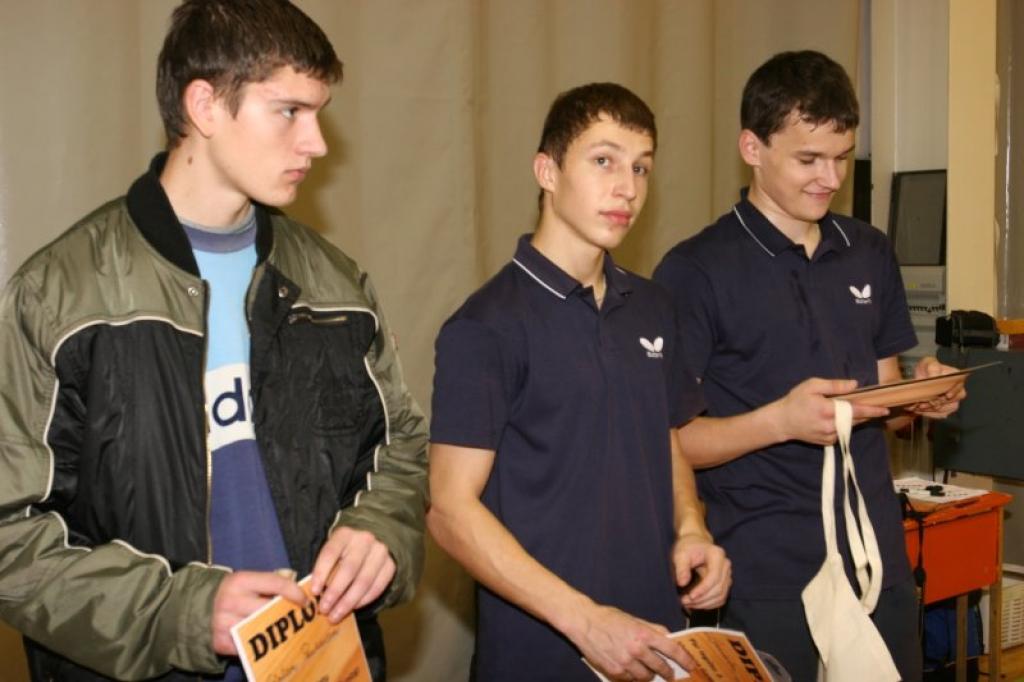 Galda tenisa turnīrā grupā virs 15 gadiem un vecāki 1.vietu ieguva Andis Sirmacis (no labās), 2.vietu - Lauris Abramovs un 3.vietu - Gints Praskevičs.
Autors: Gatis Bogdanovs