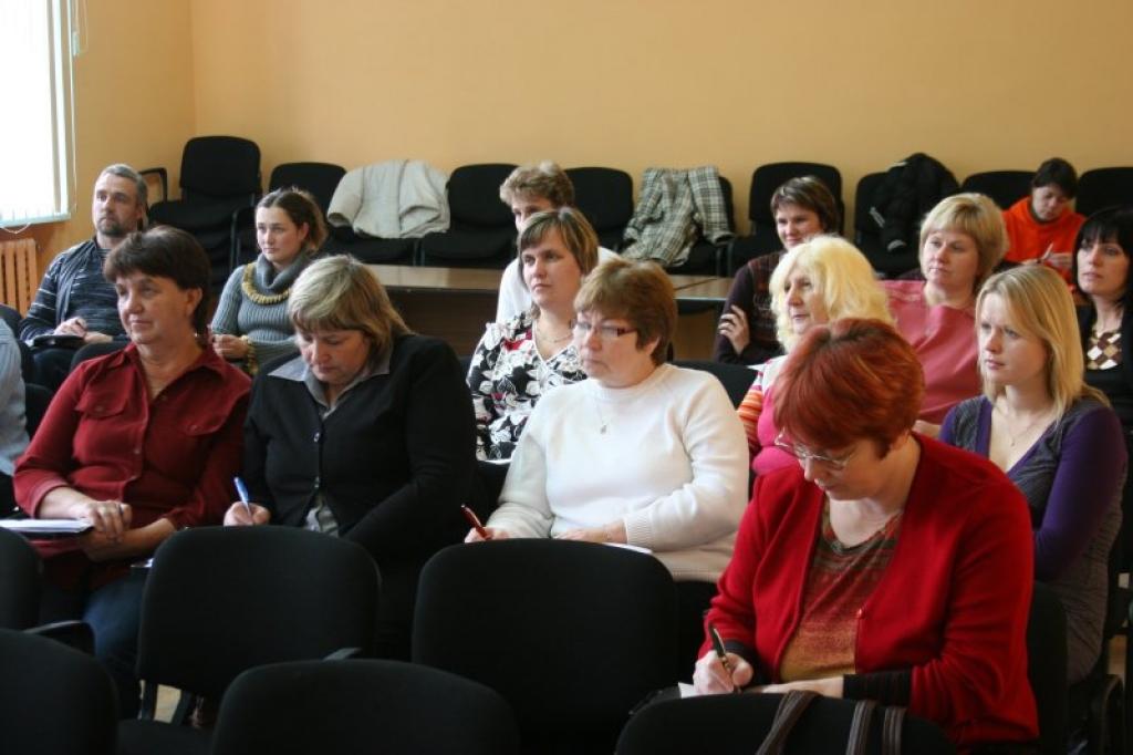 Daļa skolotāju apmeklē trīs dienu kursus par mūsdienu skolotāja un skolēna sadarbības veidošanu, ievērojot skolēna uztveres īpatnības, intereses un vajadzības.
Autors: Gatis Bogdanovs