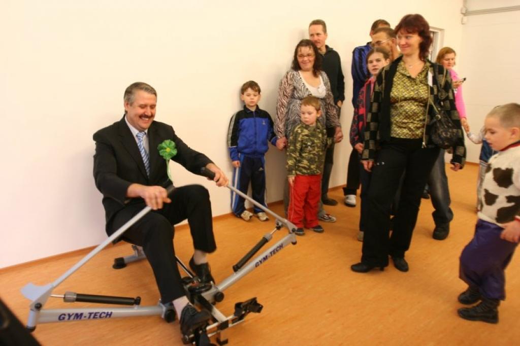 Ir piepildījies druvēniešu sapnis par savu sporta zāli. Tajā sportot varēs ne tikai skolēni, bet arī ikviens pagasta iedzīvotājs. Pagasta priekšsēdētājs Juris Graumanis iemēģina, vai jaunie trenažieri būs gana labi. 
Autors: Gatis Bogdanovs