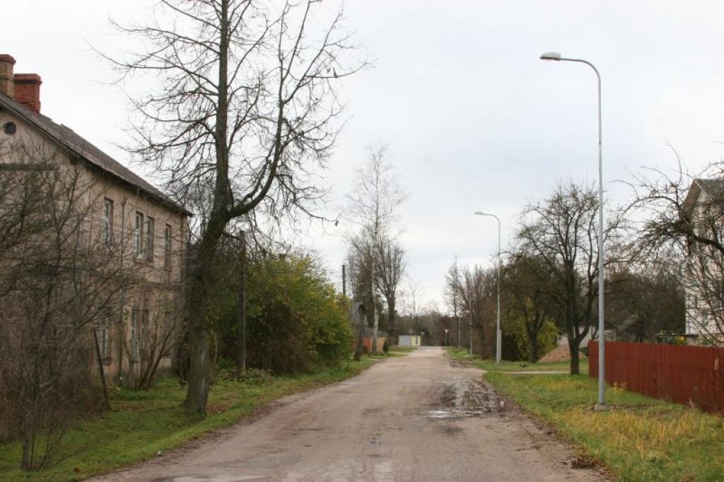 Arī Gulbenē, nelielā Raiņa ielas posmā starp Līko un Brīvības ielu, kur vispār nebija apgaismojuma, tagad ir jaunas laternas. 
Autors: Gatis Bogdanovs