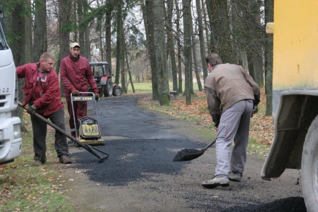 Atjaunināts asfalta gājēju celiņš Spārītes parkā.
Autors: Gatis Bogdanovs