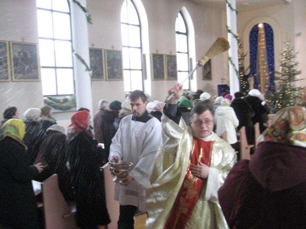 Katoļu priesteris Vjačeslavs Bogdanovs aicināja katram, ieejot jaunā gadā, izvērtēt ne tikai savu materiālo stāvokli, bet, pirmkārt, garīgo satvaru. 