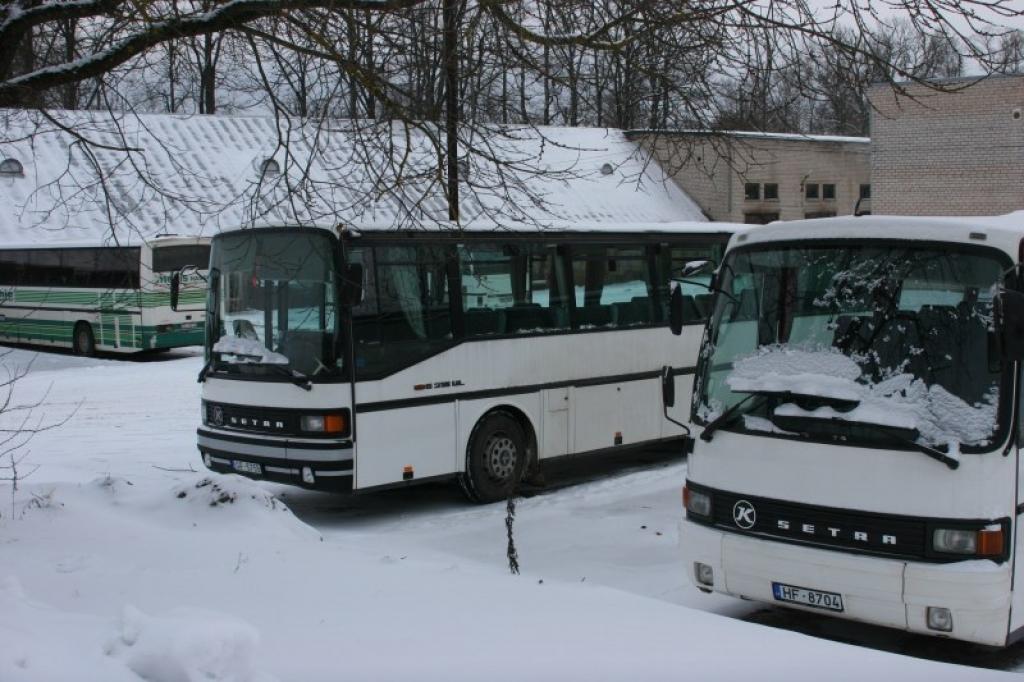SIA “Gulbenes  autobuss” šobrīd ir 23 autobusi, kas kursē pa rajona un pilsētas maršrutiem. Uzņēmumā strādā 23 autobusu vadītāji.
Autors: Gatis Bogdanovs