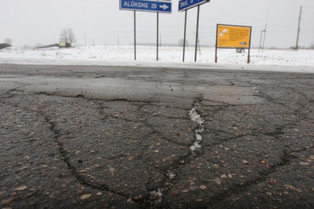Arī ceļa posmā no Litenes uz Alūksni vasarā 8 kilometru garumā tiks atjaunots asfaltbetona segums.
Autors: Gatis Bogdanovs
