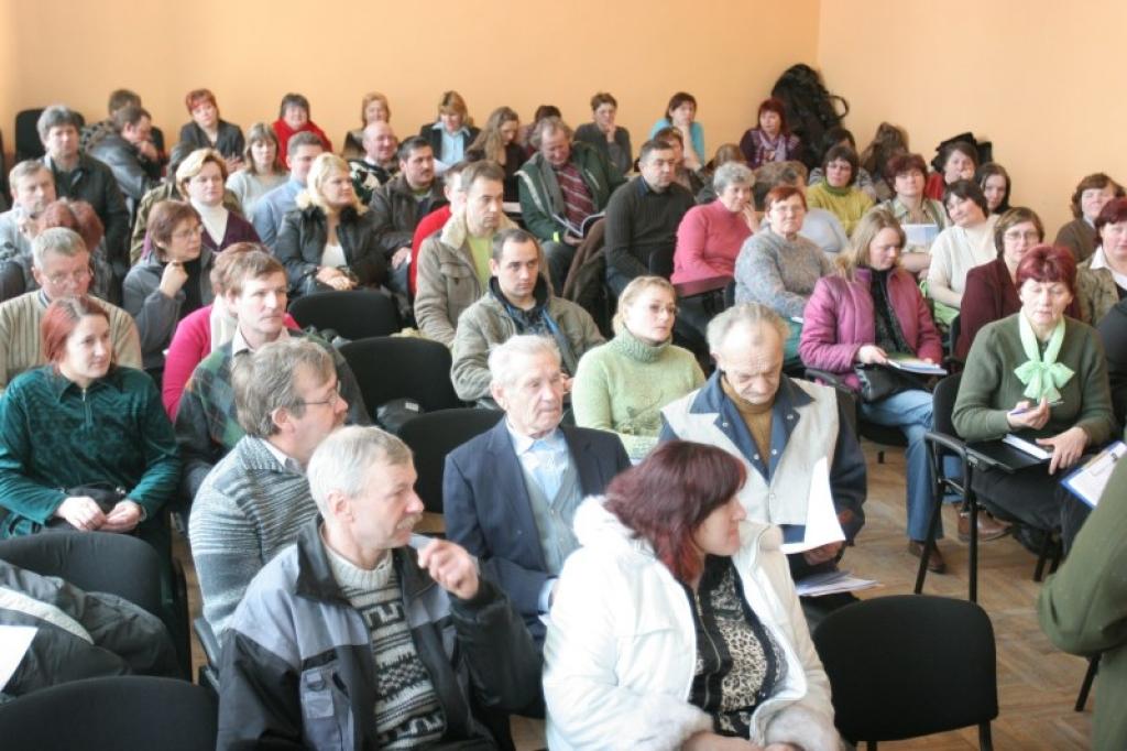 Rajona lauksaimnieku kopsapulcē, kas notika pagājušajā nedēļā, lauksaimnieki daudz diskutēja par iespējām Gulbenē pārdot pircējiem pašu ražoto produkciju. Jau drīzumā tiks apzināta tirdzniecības vieta. 
Autors: Gatis Bogdanovs
