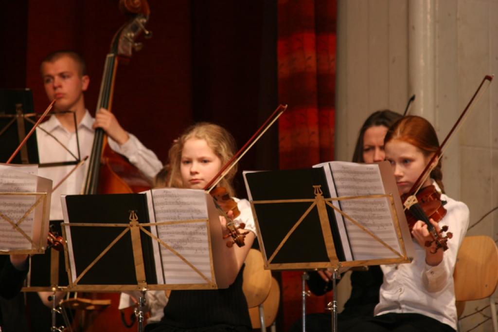 Šodien Gulbenes mūzikas skolai svinēja pusgadsimta jubileju.