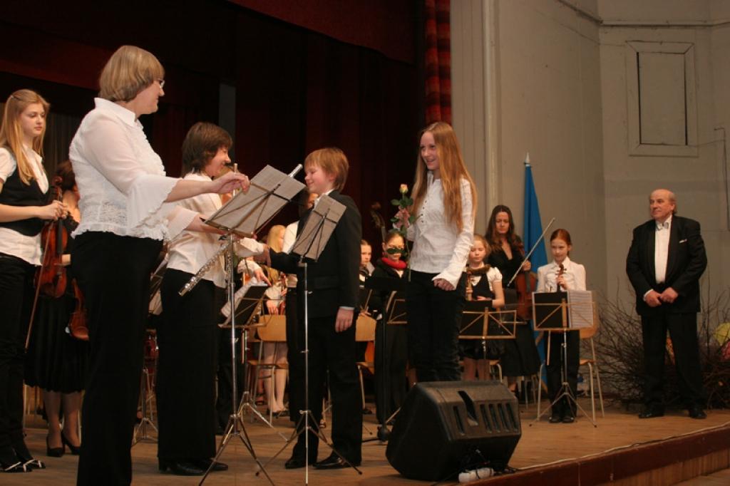 Šodien Gulbenes mūzikas skolai svinēja pusgadsimta jubileju.
