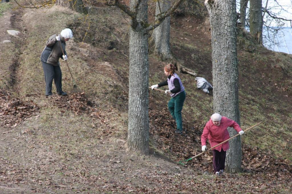 Šodien visā Latvijā notika otrā Lielā talkas diena. Tajā piedalījās gan pilsētas, gan rajona pagastu ļaudis.