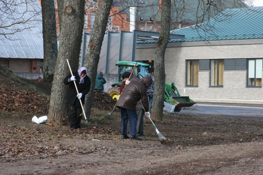 Šodien visā Latvijā notika otrā Lielā talkas diena. Tajā piedalījās gan pilsētas, gan rajona pagastu ļaudis.