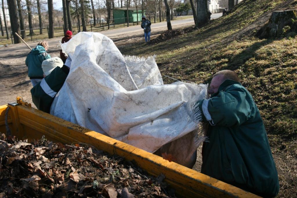 Šodien visā Latvijā notika otrā Lielā talkas diena. Tajā piedalījās gan pilsētas, gan rajona pagastu ļaudis.