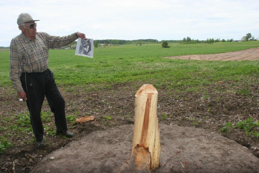 Lai rastu taisnību konfliktā, kas zemes robežu dēļ radies starp Daukstu pagasta “Jaunaizupiešu” māju saimnieku Konrādu Stablenieku un zemnieku saimniecības “Upītes” saimnieku Uldi Hanzenu, abām pusēm jāvēršas tiesā. 
Autors: Gatis Bogdanovs