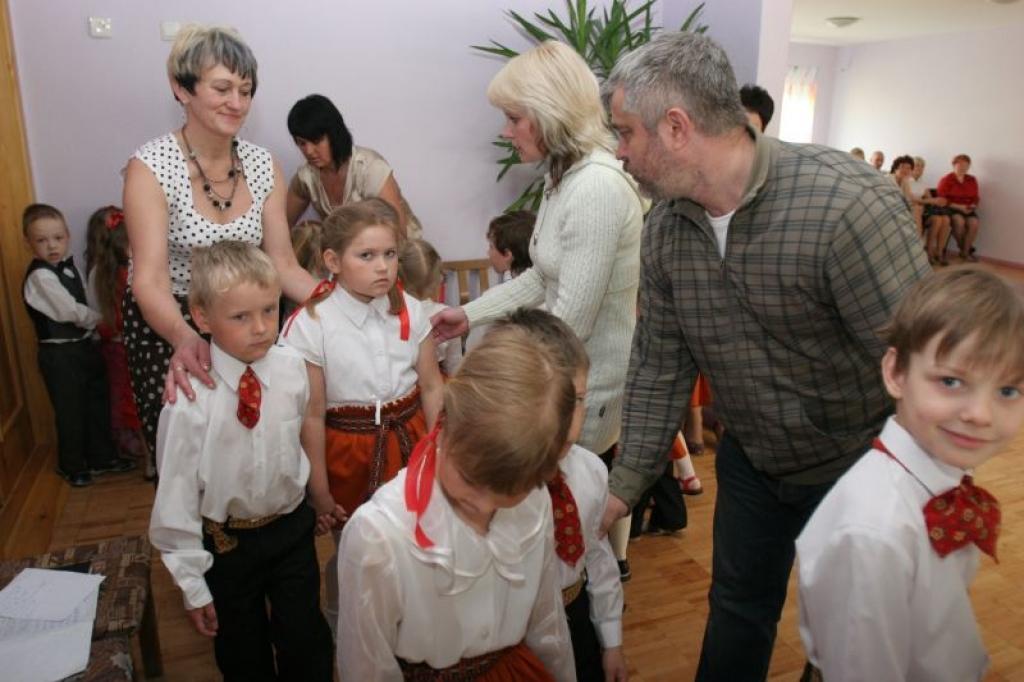Pilsētas bērnudārzos šajās dienās svin Mātes dienu. Tāda tā bija šodien, 8.maijā,  Nākotnes ielas bērnudārzā "Auseklītis".