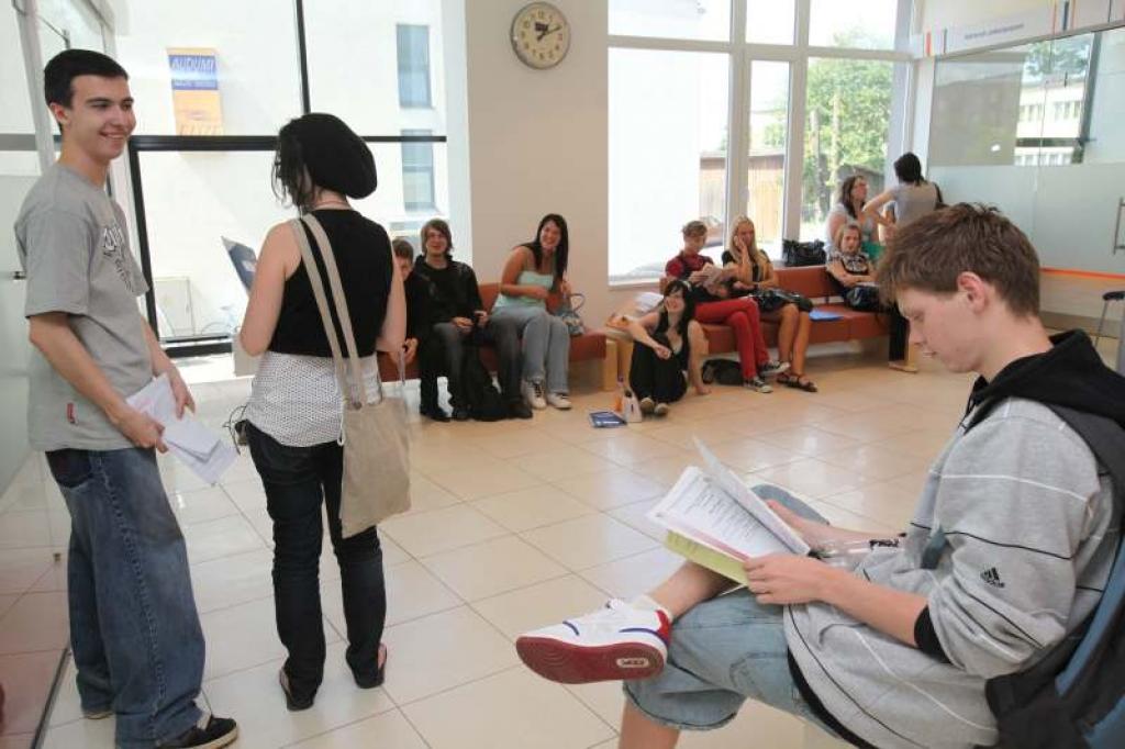 Ļoti daudz jauniešu izmantoja iespēju studijām Latvijas Universitātē pieteikties tepat uz vietas Gulbenē, jo tā ir ērtāk, lētāk un vieglāk.
Autors: Gatis Bogdanovs