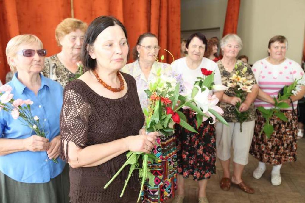 Gulbenes kultūras centrā pašlaik ir apskatāma rokdarbnieces Birutas Ansones izstāde,