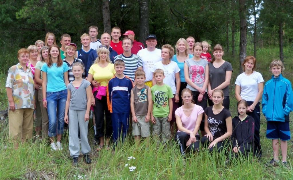 Lai arī dalībnieku skaits vienotības skrējienā “Sirdspuksti Baltijai” no Gulbenes novada nebija liels, tomēr vēlmi tajā piedalīties bija izteikuši ne tikai pieaugušie, bet arī bērni.
Autors: No personiskā albuma