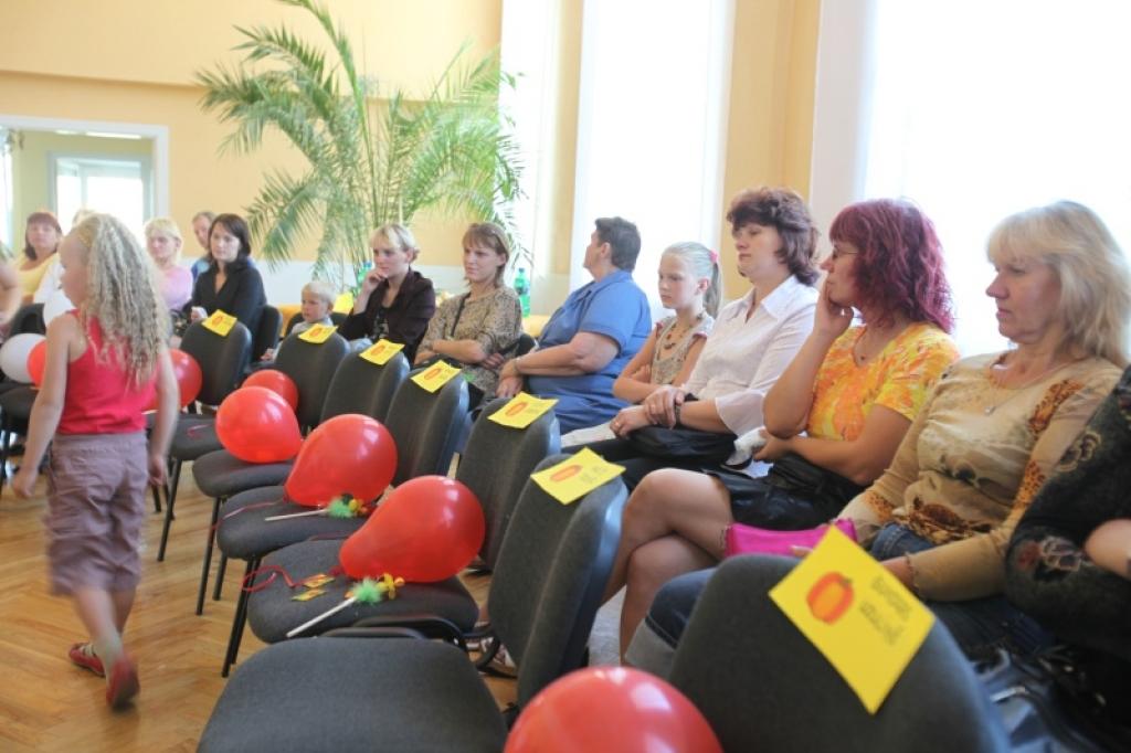Daukstu pagasta skolēniem, kuri šogad uzsāks mācības Daukstu pamatskolas pirmajā klasē, piektdien, 21.augustā, notika pirmīšu portfelīšu svētki.
Autors: Inita Savicka