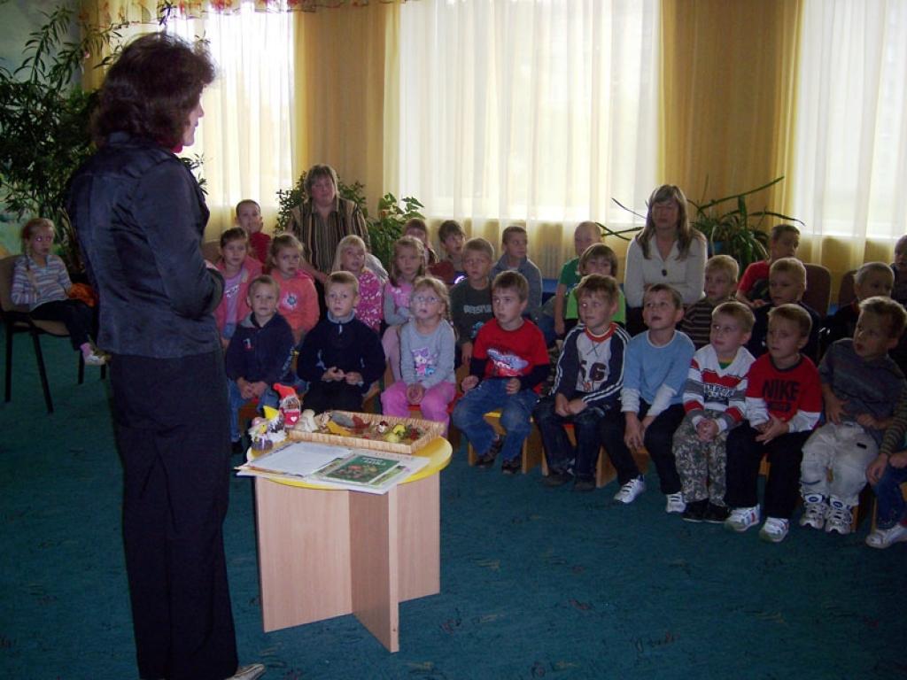 Gatavojoties Miķeļdienai, uz literāru bērnu rītu „Rudens mežā”, Gulbenes bērnu bibliotēkā tika aicināti Gulbenes pirmsskolas iestāžu audzēkņi. Lasot Mika Valdberga grāmatiņu „Sēņu laikā”, bērniem radās daudz jautājumu, uz kuriem mēģinājām...