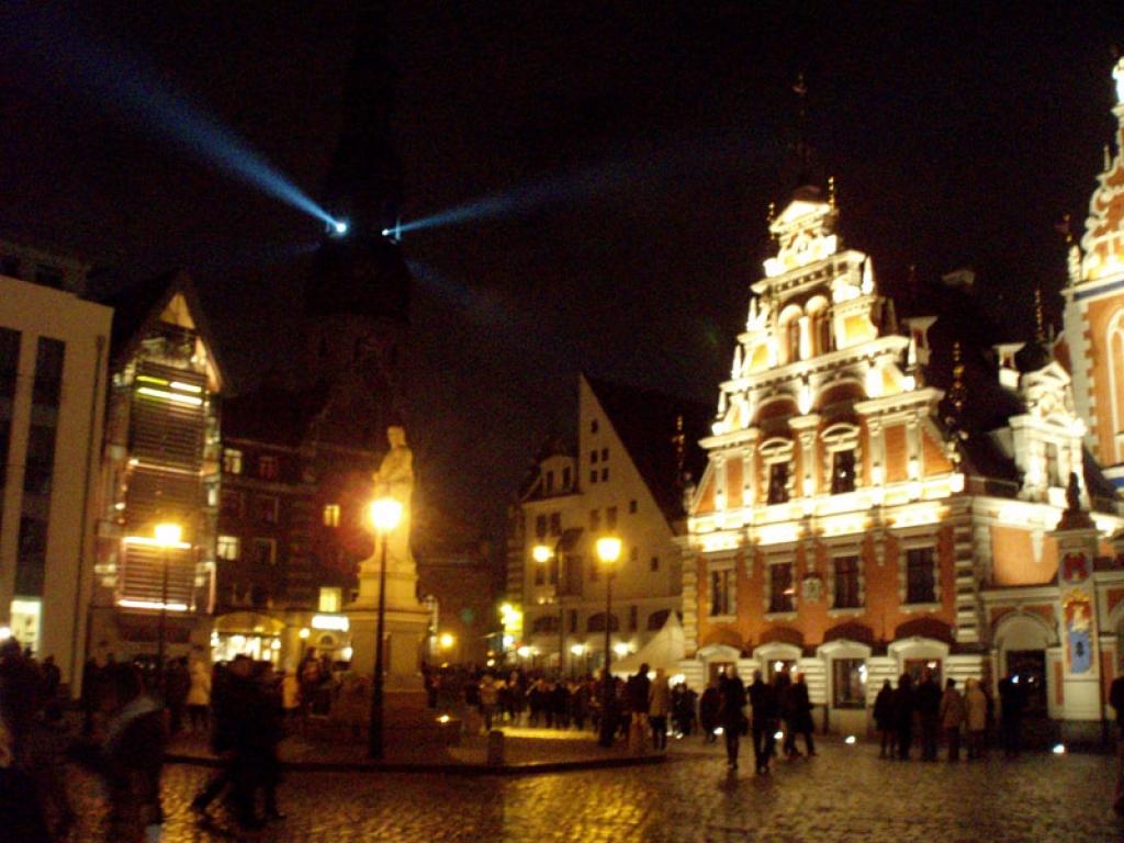Pirms valsts svētkiem krāšņākie staru skati otrajos Staru svētkos.