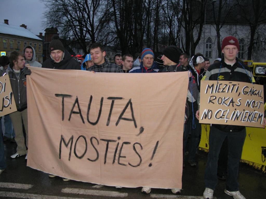 Piketu izraisījusi Latvijā plānotā profesionālās izglītības iestāžu tīkla optimizācija. Smiltenes profesionālās vidusskolas (SPV) kolektīvs plašsaziņas līdzekļiem izsūtītā atklātā vēstulē pauž viedokli, ka optimizācija notiek slepenībā,...