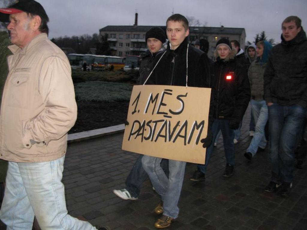 Piketu izraisījusi Latvijā plānotā profesionālās izglītības iestāžu tīkla optimizācija. Smiltenes profesionālās vidusskolas (SPV) kolektīvs plašsaziņas līdzekļiem izsūtītā atklātā vēstulē pauž viedokli, ka optimizācija notiek slepenībā,...