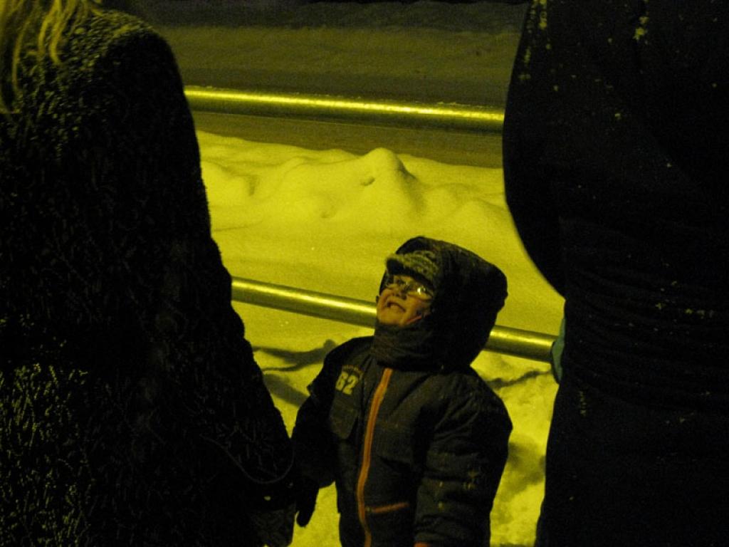 Avadoties no Vecā gada un sagaidot Jauno gadu, Gulbenes pilsētas centrā 31.decembrī pilsētnieki uz lielā ekrāna pie kultūras centra klausījās Ministru prezidenta Valda Dombrovska un Valsts prezidenta Valda Zatlera uzrunu Latvijas tautai....