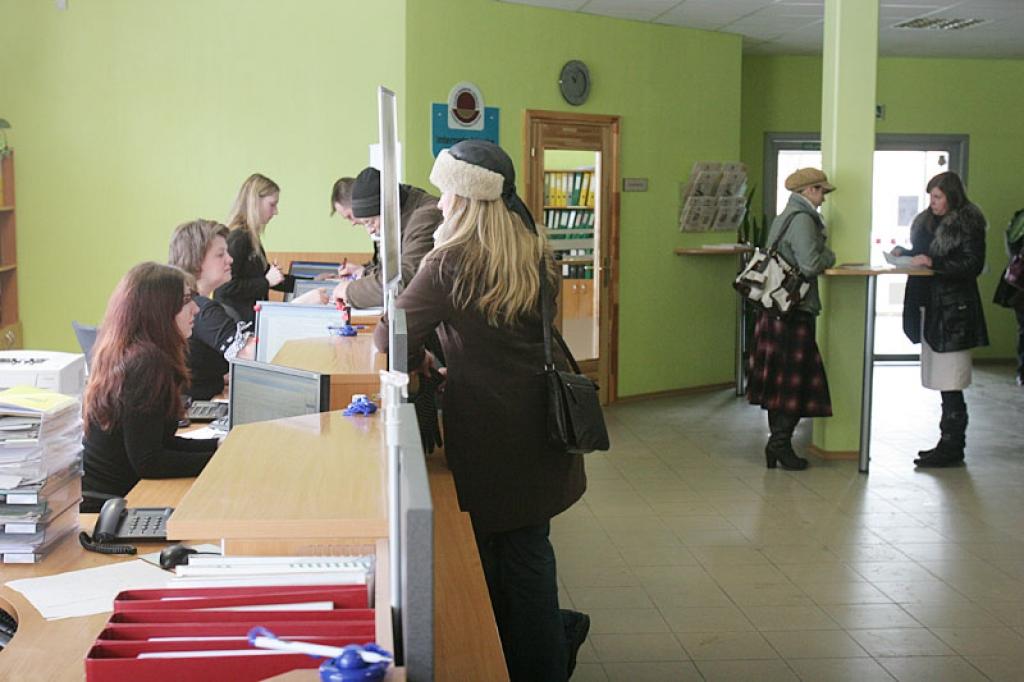 Valsts ieņēmumu dienesta Vidzemes nodokļu un  un muitas administrācijas Gulbenes nodaļā iedzīvotāji steidz iesniegt ienākumu deklarācijas.
Autors: Gatis Bogdanovs