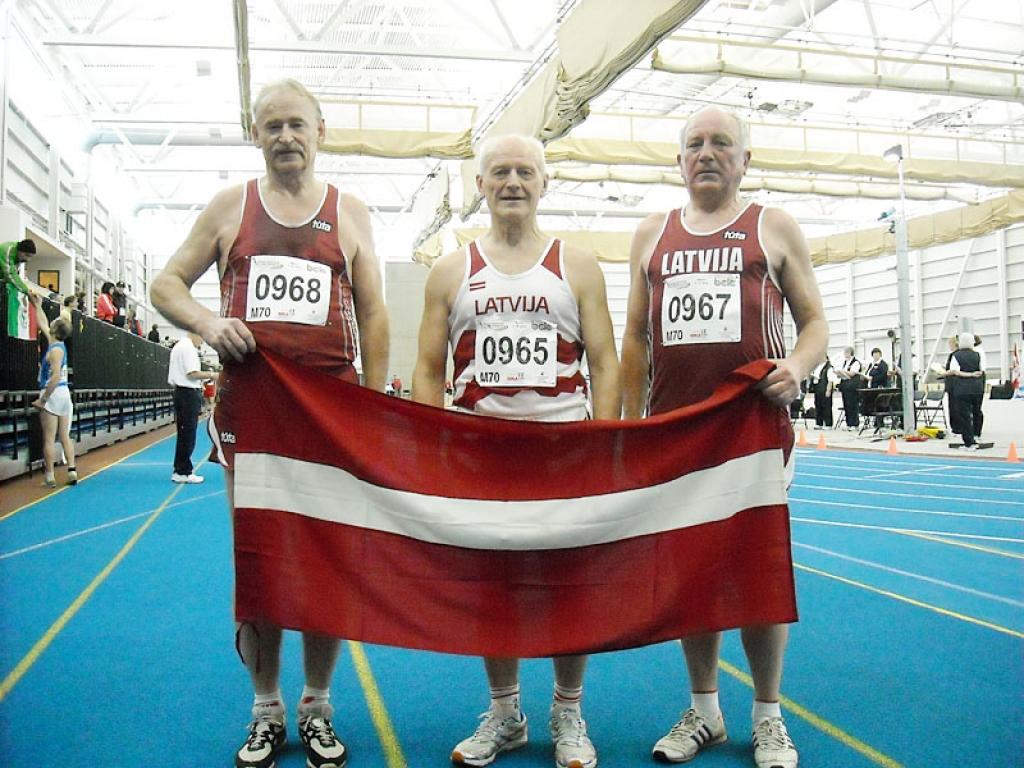 Komandu vērtējumā 10 kilometru soļojumā Latvijas soļotāji - Gunārs Rubenis (no kreisās), Zigurds Irbe un Gunārs Mīkulis - ieguva zelta godalgu. 
Autors: No personiskā albuma