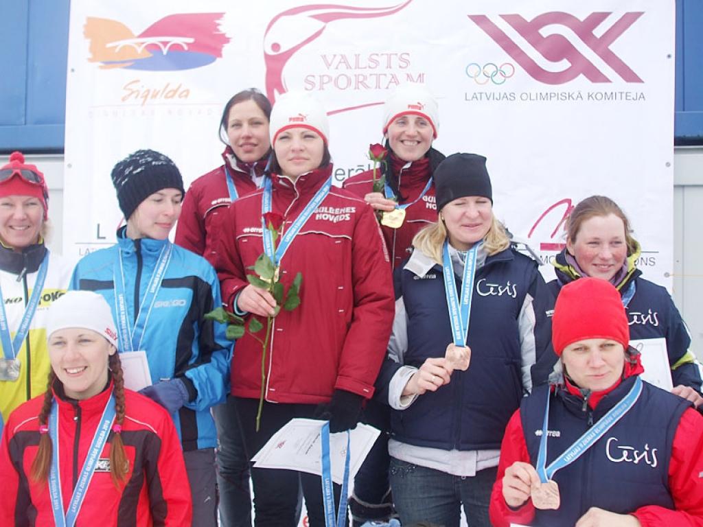 Distanču slēpošana, stafete 4x5km, sievietes: 1.vietā - Gulbenes novads - Dace Anča, Viktorija Savļaka, Marija Savļaka, Madara Līduma 
Autors: No personiskā albuma