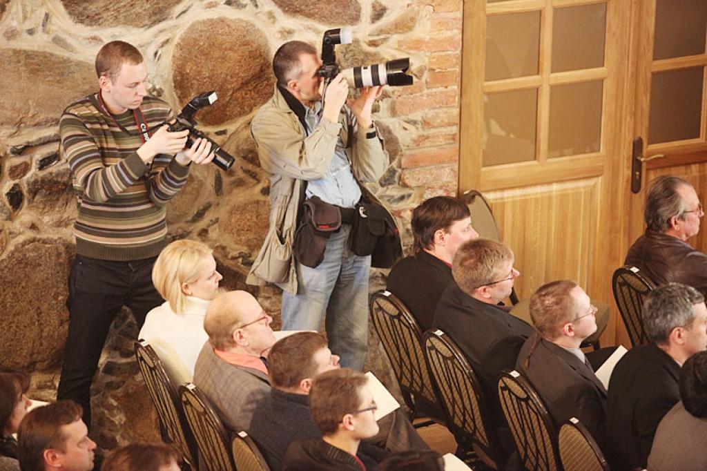 Vairāk foto arī šeit: http://www.diena.lv/lat/politics/hot/foto-as-2-regionos
Autors: Gatis Bogdanovs