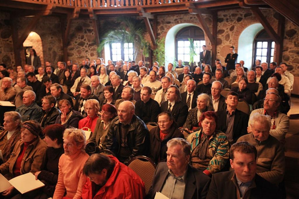 Vairāk foto arī šeit: http://www.diena.lv/lat/politics/hot/foto-as-2-regionos
Autors: Gatis Bogdanovs