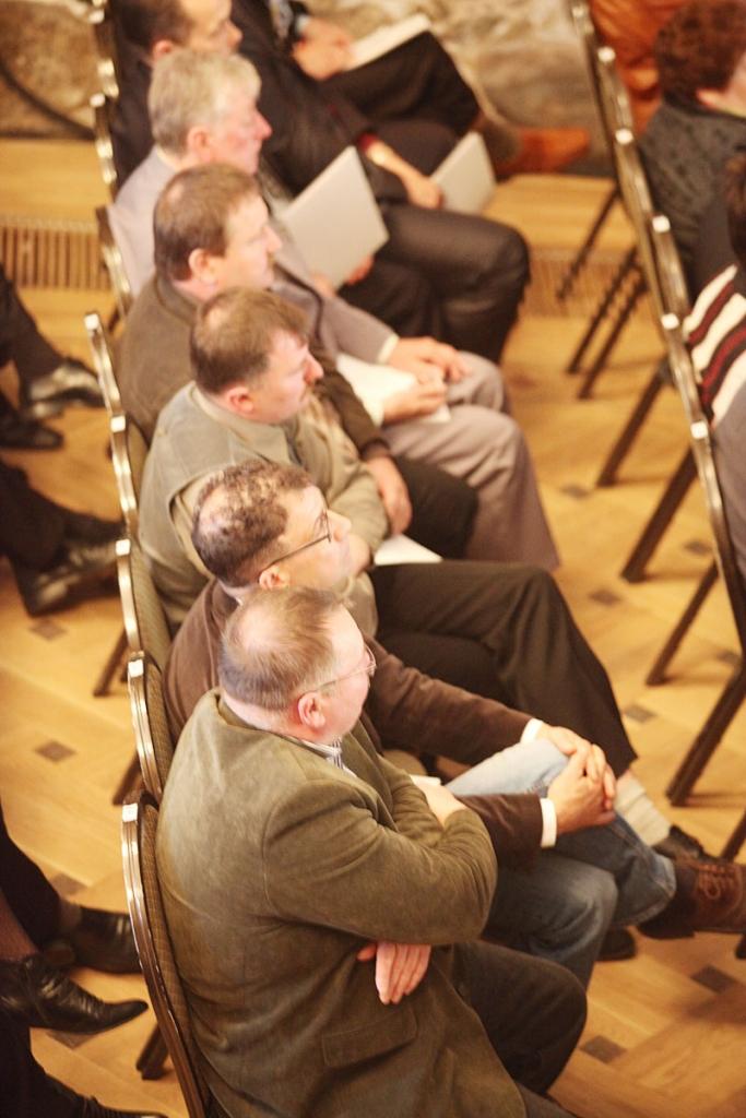 Vairāk foto arī šeit: http://www.diena.lv/lat/politics/hot/foto-as-2-regionos
Autors: Gatis Bogdanovs