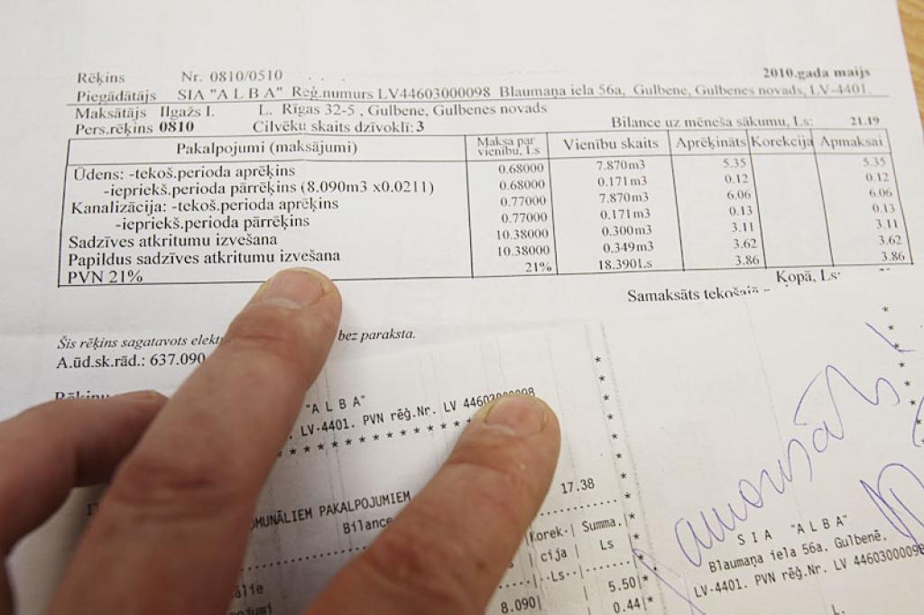 Gulbenieši šajās dienās cits pēc cita saņem kārtējos rēķinus par sadzīves atkritumu izvešanu un pārsteigti lasa, ka no viņiem tiek iekasētas divas maksas, tajā skaitā arī nesaprotama papildu maksa par atkritumu izvešanu. 
Autors: Gatis Bogdanovs