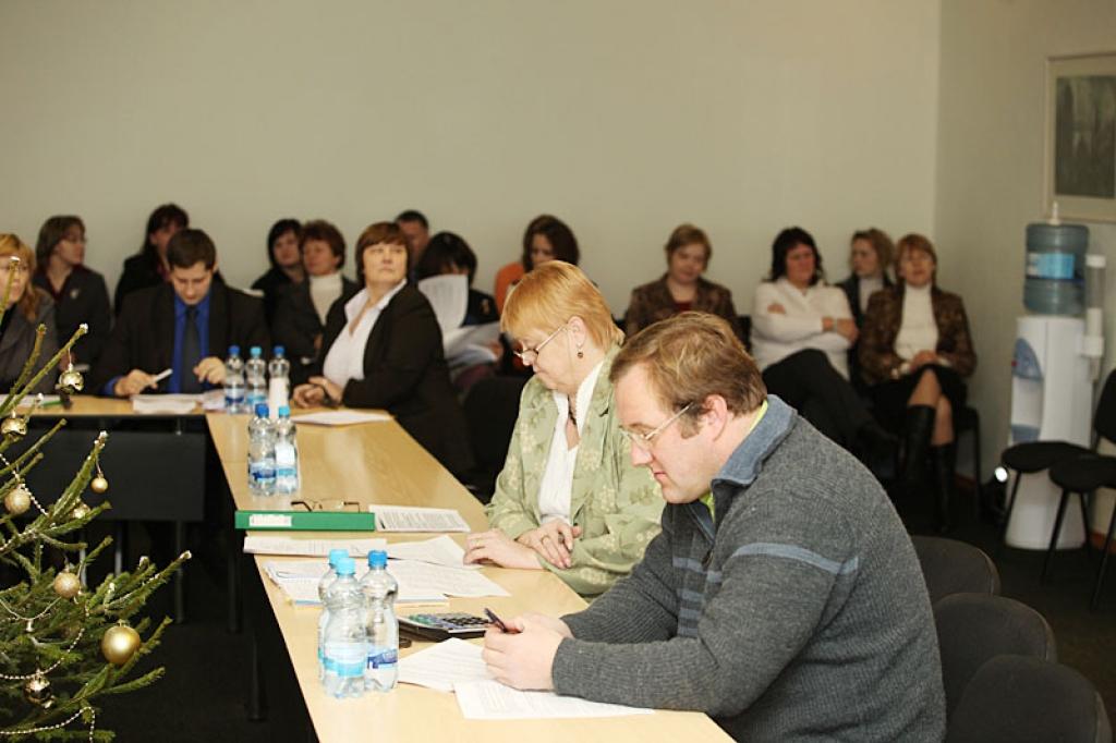 Vakar skolu direktori, pedagogi un vecāki bija ieradušies uz Gulbenes novada domes izglītības, kultūras un sporta komitejas sēdi, kur tika diskutēts par trīs skolu liketni.
Autors: Gatis Bogdanovs 
