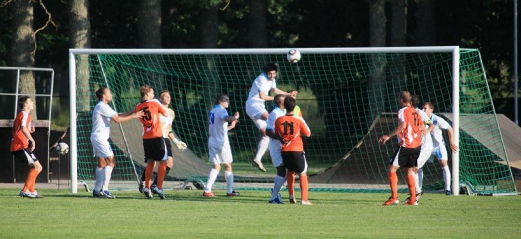 Latvijas Virslīgas futbola čempionāta 16.kārtas spēlē Gulbenes sporta centra stadionā trešdien, 29.jūnijā, tikās abi šīs sezonas čempionāta debitanti - FB "Gulbene" un FC "Jūrmala". Spēle Gulbenē beidzās ar rezultātu 1:1. Rezltātu mača...