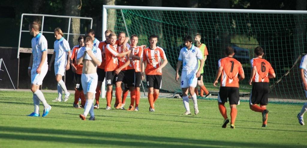 Latvijas Virslīgas futbola čempionāta 16.kārtas spēlē Gulbenes sporta centra stadionā trešdien, 29.jūnijā, tikās abi šīs sezonas čempionāta debitanti - FB "Gulbene" un FC "Jūrmala". Spēle Gulbenē beidzās ar rezultātu 1:1. Rezltātu mača...