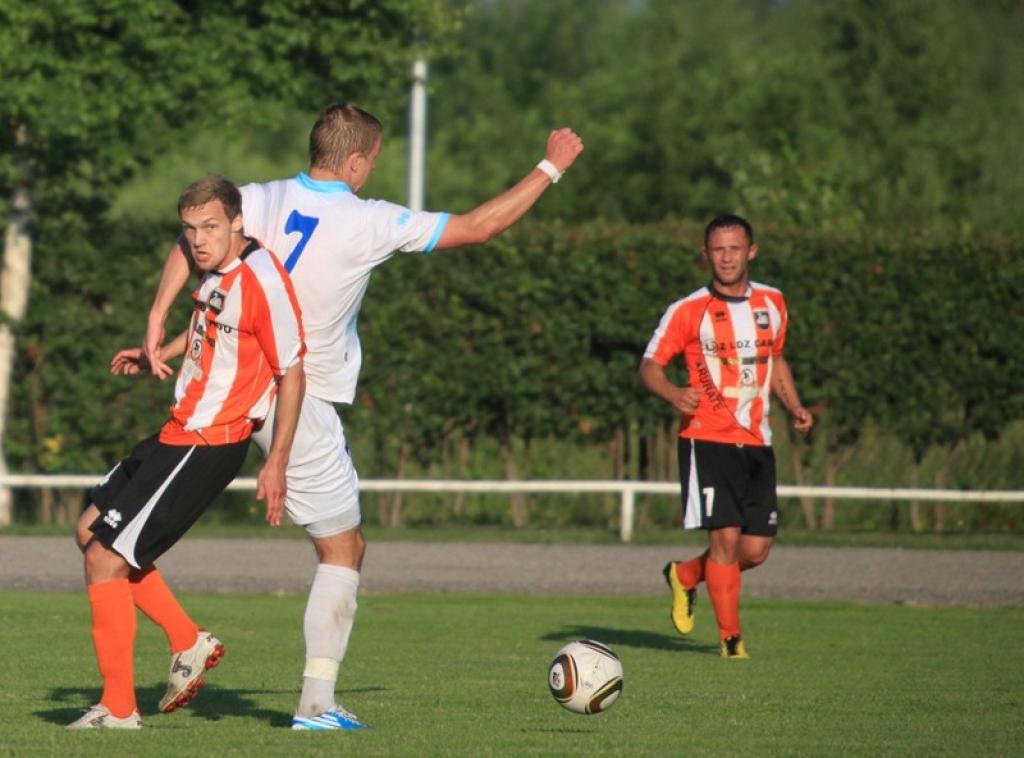 Latvijas Virslīgas futbola čempionāta 16.kārtas spēlē Gulbenes sporta centra stadionā trešdien, 29.jūnijā, tikās abi šīs sezonas čempionāta debitanti - FB "Gulbene" un FC "Jūrmala". Spēle Gulbenē beidzās ar rezultātu 1:1. Rezltātu mača...