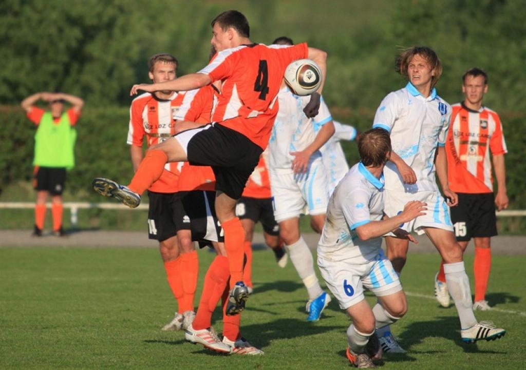 Latvijas Virslīgas futbola čempionāta 16.kārtas spēlē Gulbenes sporta centra stadionā trešdien, 29.jūnijā, tikās abi šīs sezonas čempionāta debitanti - FB "Gulbene" un FC "Jūrmala". Spēle Gulbenē beidzās ar rezultātu 1:1. Rezltātu mača...