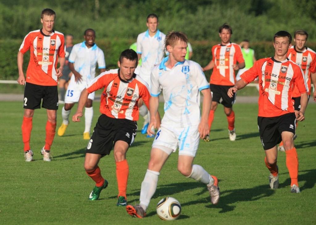 Latvijas Virslīgas futbola čempionāta 16.kārtas spēlē Gulbenes sporta centra stadionā trešdien, 29.jūnijā, tikās abi šīs sezonas čempionāta debitanti - FB "Gulbene" un FC "Jūrmala". Spēle Gulbenē beidzās ar rezultātu 1:1. Rezltātu mača...