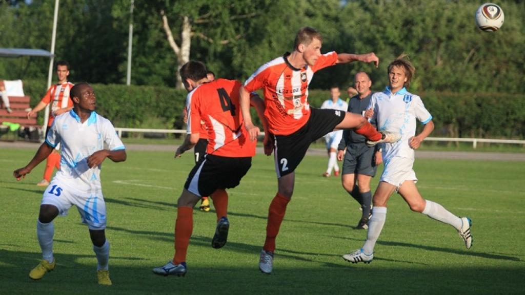 Latvijas Virslīgas futbola čempionāta 16.kārtas spēlē Gulbenes sporta centra stadionā trešdien, 29.jūnijā, tikās abi šīs sezonas čempionāta debitanti - FB "Gulbene" un FC "Jūrmala". Spēle Gulbenē beidzās ar rezultātu 1:1. Rezltātu mača...