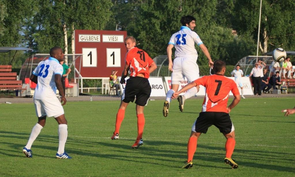 Latvijas Virslīgas futbola čempionāta 16.kārtas spēlē Gulbenes sporta centra stadionā trešdien, 29.jūnijā, tikās abi šīs sezonas čempionāta debitanti - FB "Gulbene" un FC "Jūrmala". Spēle Gulbenē beidzās ar rezultātu 1:1. Rezltātu mača...