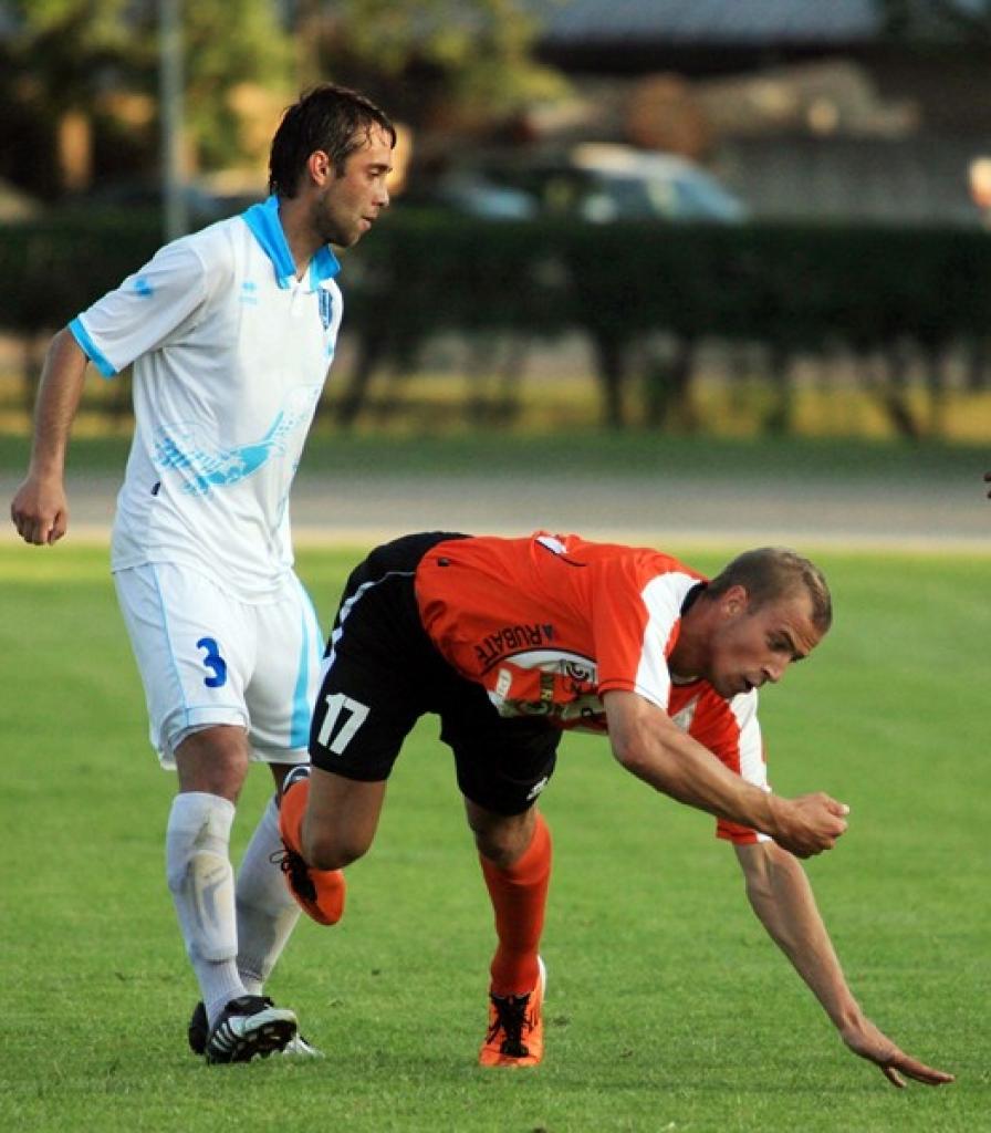 Latvijas Virslīgas futbola čempionāta 16.kārtas spēlē Gulbenes sporta centra stadionā trešdien, 29.jūnijā, tikās abi šīs sezonas čempionāta debitanti - FB "Gulbene" un FC "Jūrmala". Spēle Gulbenē beidzās ar rezultātu 1:1. Rezltātu mača...