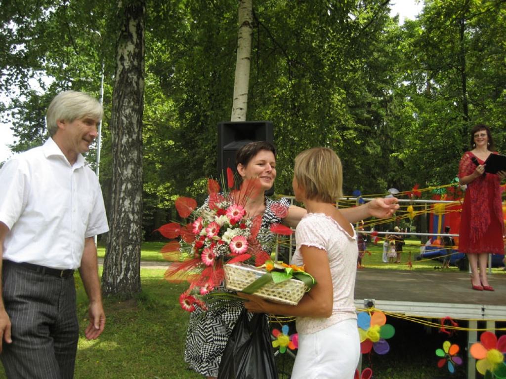 Sestdien Gulbenē notika draudzes „Jaunā paaudze” organizētie svētki ģimenēm, kā arī ģimeņu godināšana vairākās nominācijās. Sveikšana mijās ar koncertpriekšnesumiem. Sveikt novada lieliskās ģimenes bija atnācis Gulbenes pilsētas pārvaldes...