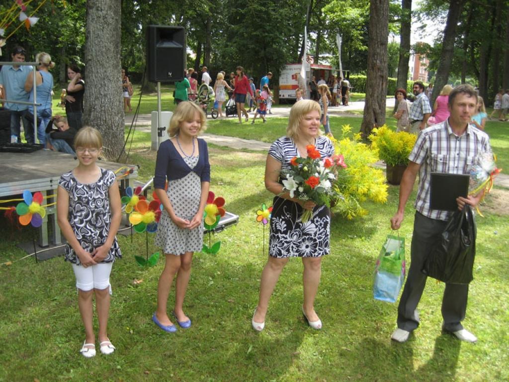 Sestdien Gulbenē notika draudzes „Jaunā paaudze” organizētie svētki ģimenēm, kā arī ģimeņu godināšana vairākās nominācijās. Sveikšana mijās ar koncertpriekšnesumiem. Sveikt novada lieliskās ģimenes bija atnācis Gulbenes pilsētas pārvaldes...