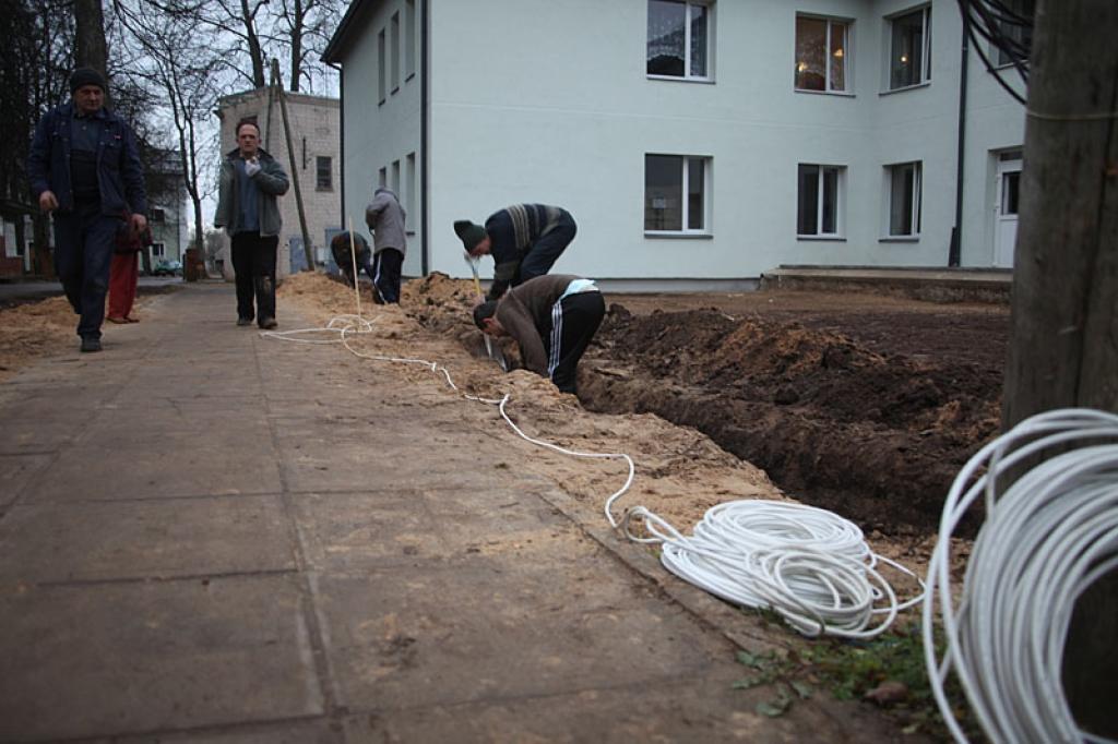 Valsts sociālās aprūpes centra “Latgale” Litenes filiālē nobeigumam tuvojas Eiropas Savienības līdzfinansētā rekonstrukcijas projekta darbi. Filiāles darbinieki un arī klienti cer, ka uz Ziemassvētkiem tie jau būs pabeigti pilnībā.
Autors: Gatis Bogdanovs