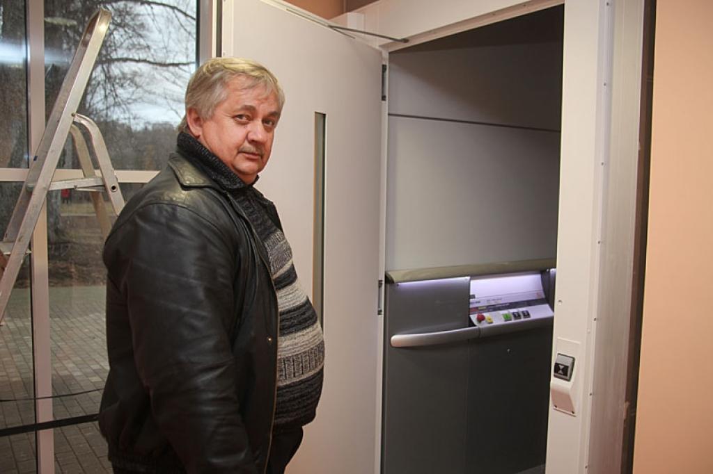 Valsts sociālās aprūpes centra “Latgale” Litenes filiālē nobeigumam tuvojas Eiropas Savienības līdzfinansētā rekonstrukcijas projekta darbi. Filiāles darbinieki un arī klienti cer, ka uz Ziemassvētkiem tie jau būs pabeigti pilnībā.
Autors: Gatis Bogdanovs