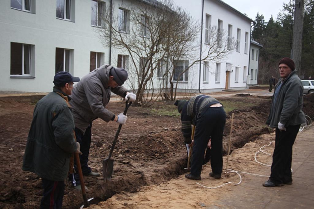 Valsts sociālās aprūpes centra “Latgale” Litenes filiālē nobeigumam tuvojas Eiropas Savienības līdzfinansētā rekonstrukcijas projekta darbi. Filiāles darbinieki un arī klienti cer, ka uz Ziemassvētkiem tie jau būs pabeigti pilnībā.
Autors: Gatis Bogdanovs