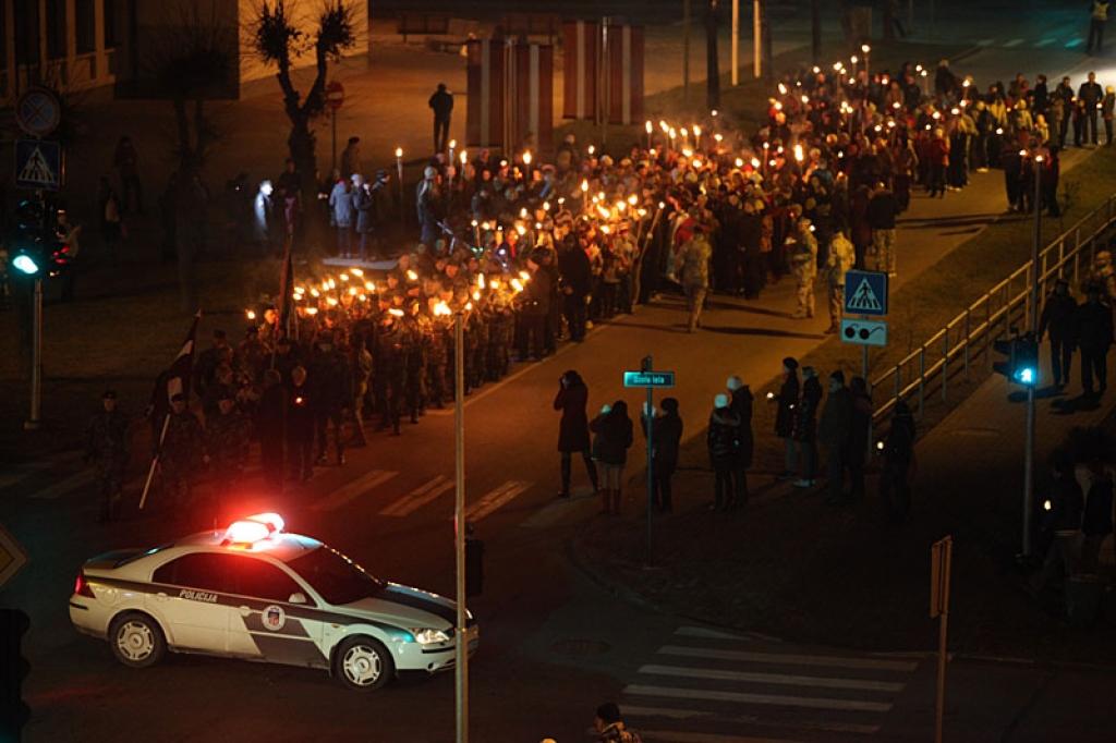 Lāčplēša dienas lāpu gājienā un svinīgajā brīdī pie pieminekļa “Par Latvijas brīvību kritušajiem Gulbenes draudzes varoņiem” šovakar piedalījās vairāk nekā pustūkstotis cilvēku. Tas bija kas vairāk par tikai Lāčplēša dienu. Tā bija...
Autors: Gatis Bogdanovs