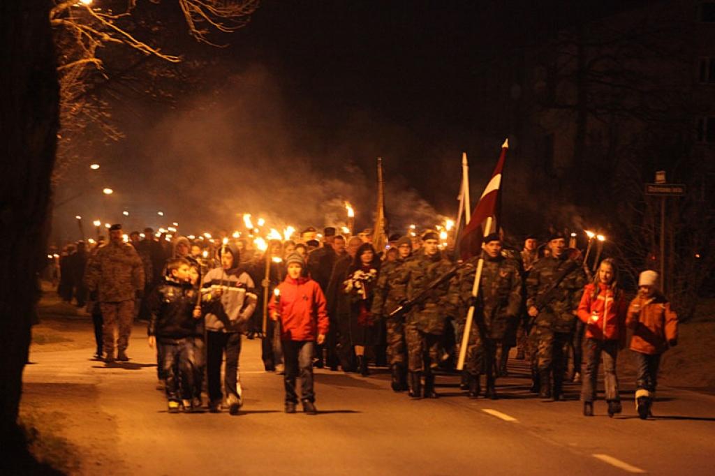 Lāčplēša dienas lāpu gājienā un svinīgajā brīdī pie pieminekļa “Par Latvijas brīvību kritušajiem Gulbenes draudzes varoņiem” šovakar piedalījās vairāk nekā pustūkstotis cilvēku. Tas bija kas vairāk par tikai Lāčplēša dienu. Tā bija...
Autors: Gatis Bogdanovs