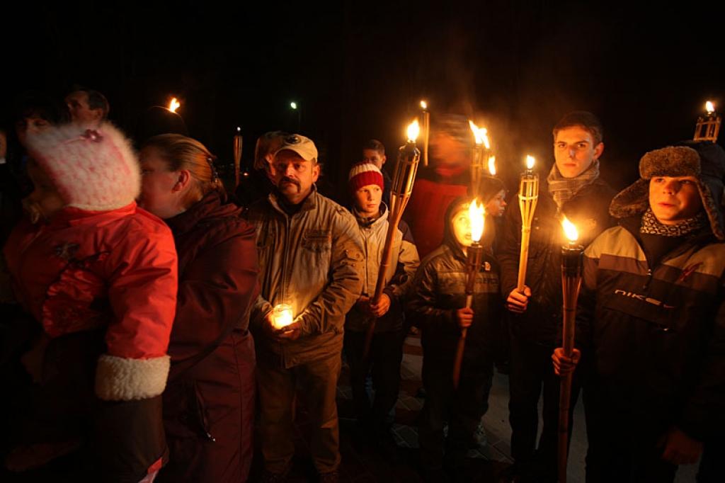 Lāčplēša dienas lāpu gājienā un svinīgajā brīdī pie pieminekļa “Par Latvijas brīvību kritušajiem Gulbenes draudzes varoņiem” šovakar piedalījās vairāk nekā pustūkstotis cilvēku. Tas bija kas vairāk par tikai Lāčplēša dienu. Tā bija...
Autors: Gatis Bogdanovs